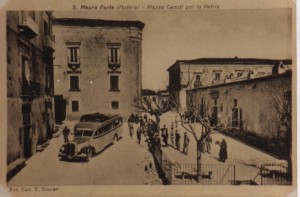 Piazza-Caduti-allepoca-dei-fatti
